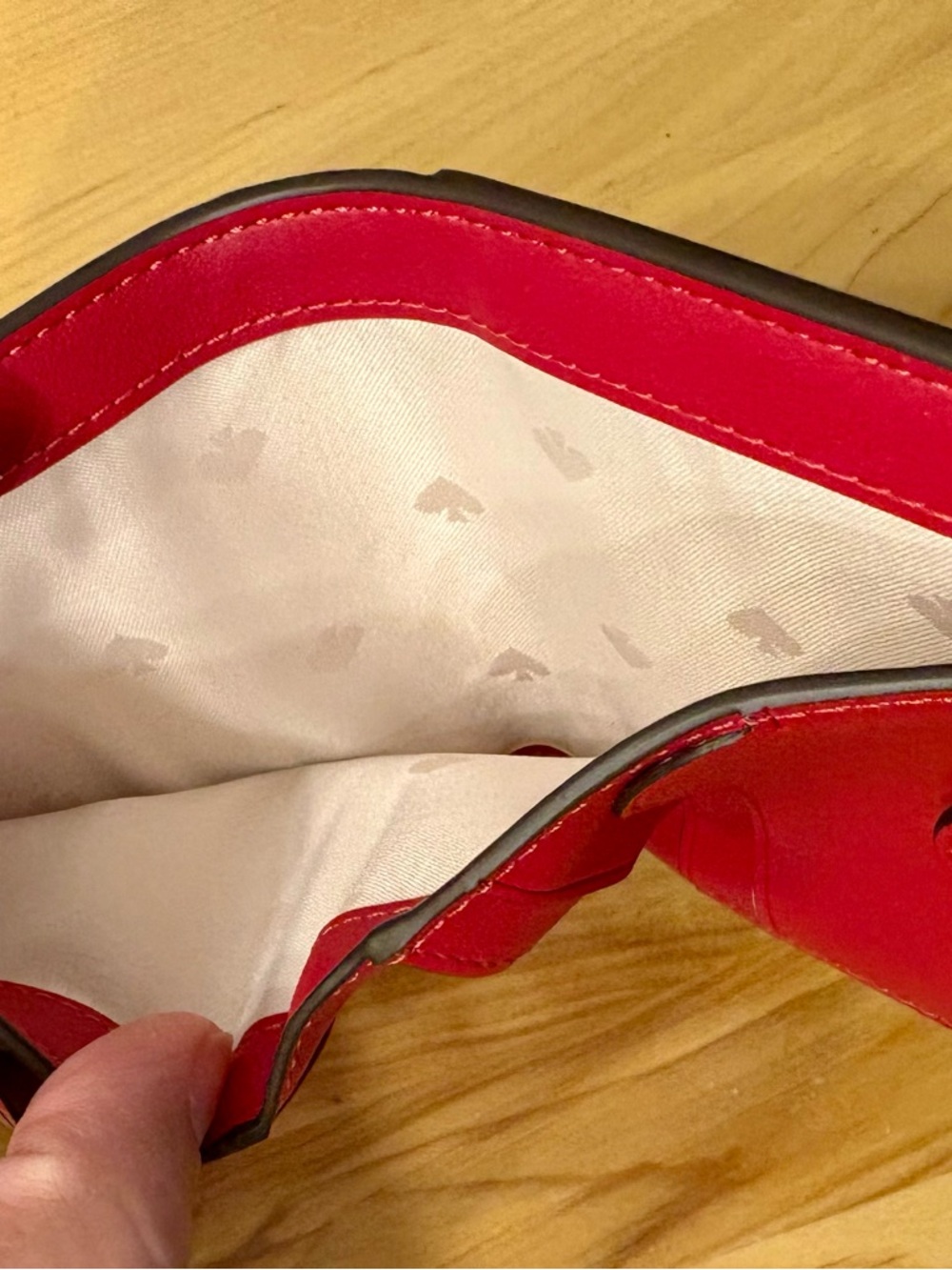 kate spade cream wallet with pink and red gift print - Picture 4 of 7